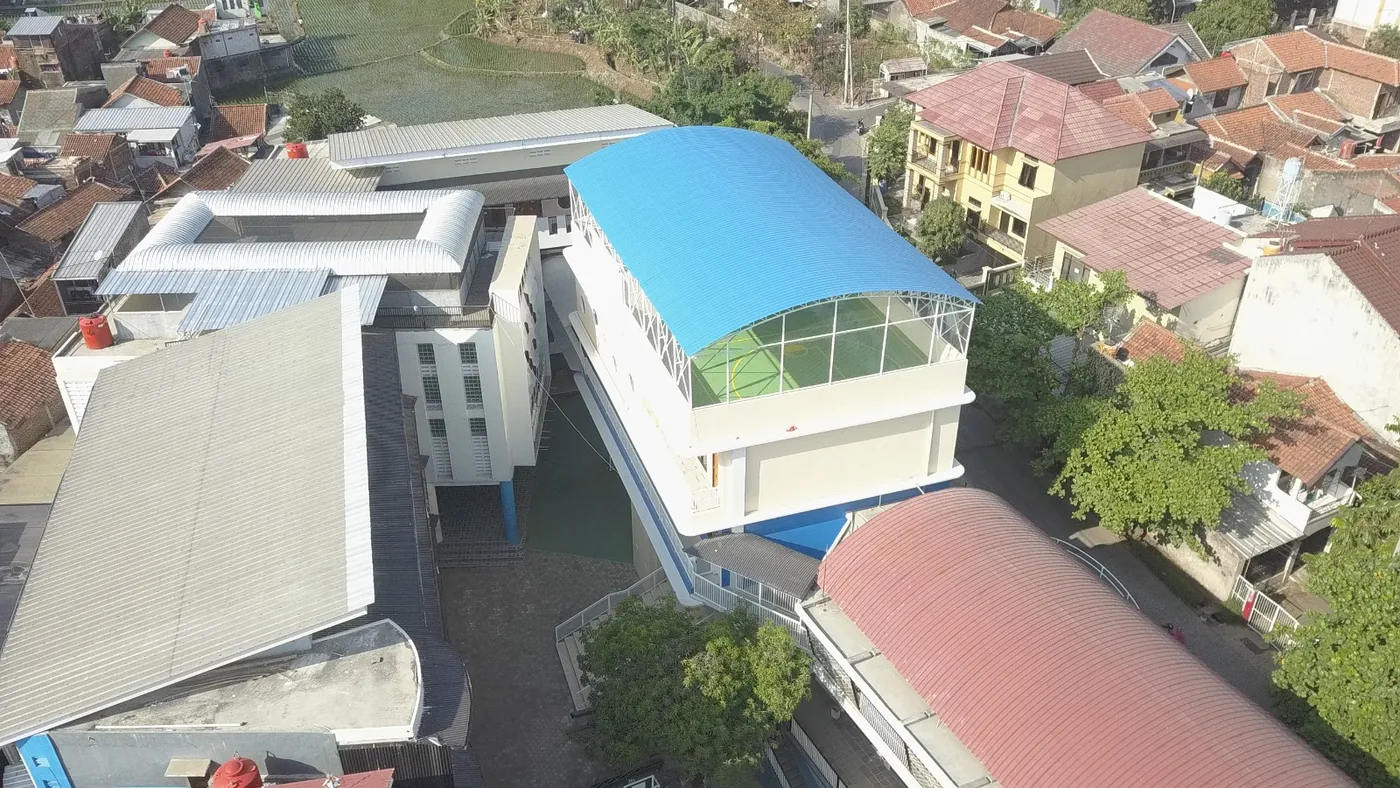 Kompleks Sekolah Bintang Madani dari udara