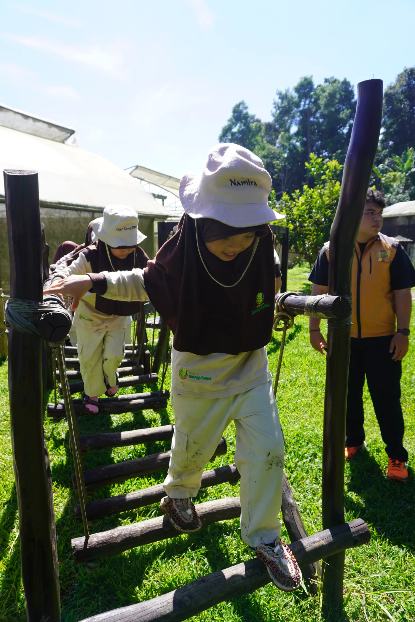 Siswa SD Bintang Madani berkegiatan outbound