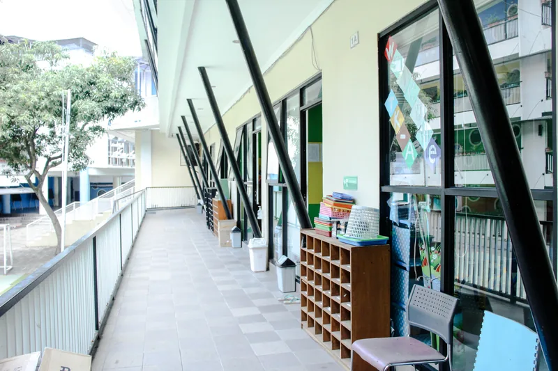 Halaman Bermain, Sekolah Bintang Madani