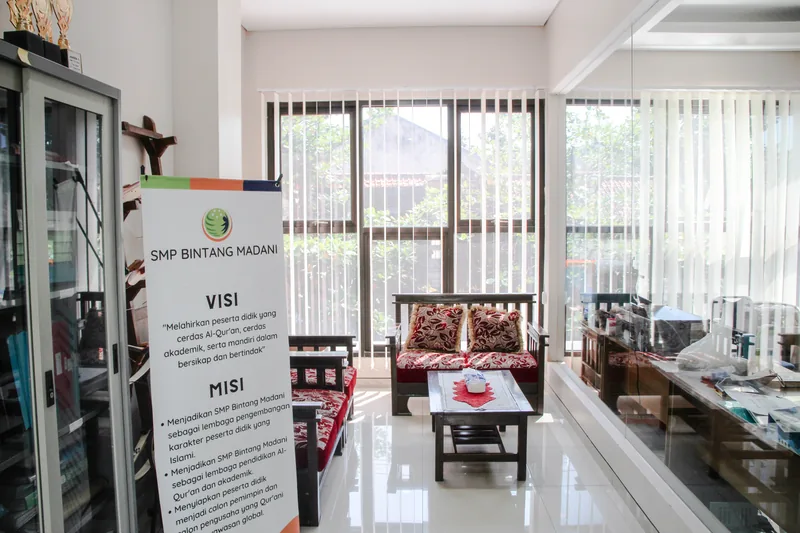 Ruang Pertemuan, Sekolah Bintang Madani