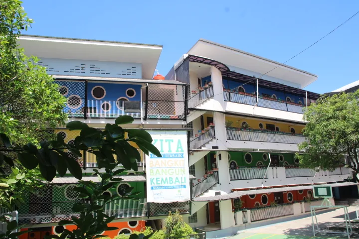 Kampus Sekolah Bintang Madani
