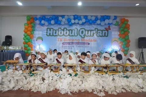 Acara Hubbul Qur'an TK Bintang Madani di aula sekolah