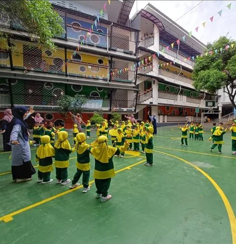 Foto berita: Berbaris