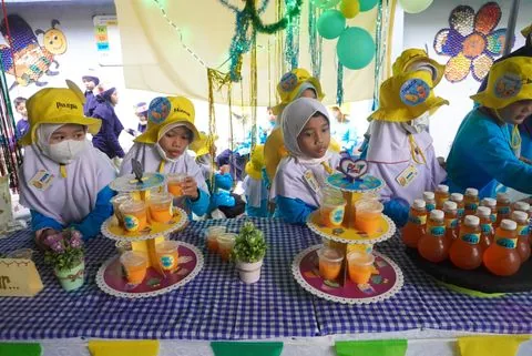Stan minuman buatan murid SD pada kegiatan Market Day